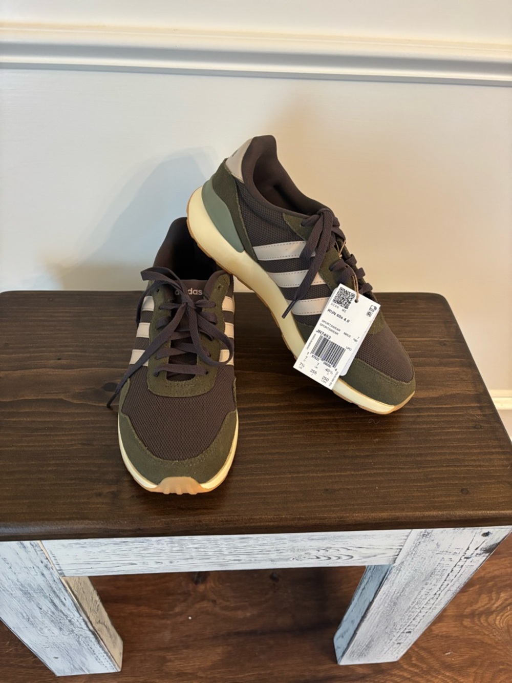 NWT Men’s Adidas Run 60s 4.0 Shoe in Shadow Olive/Olive Strata/Beige Size 7.5